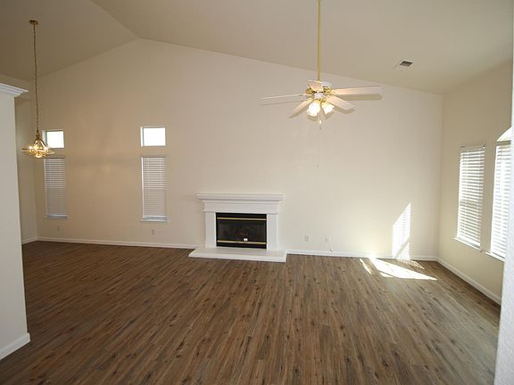 3rd image of 2830 E Waterford Ave