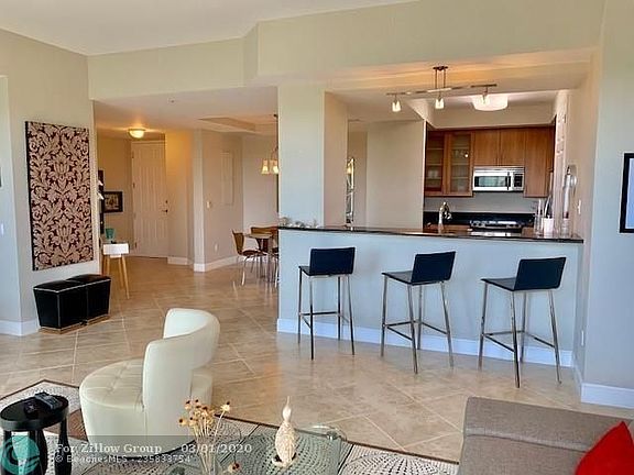 3rd image of 2609 NE 14th Ave APT 404