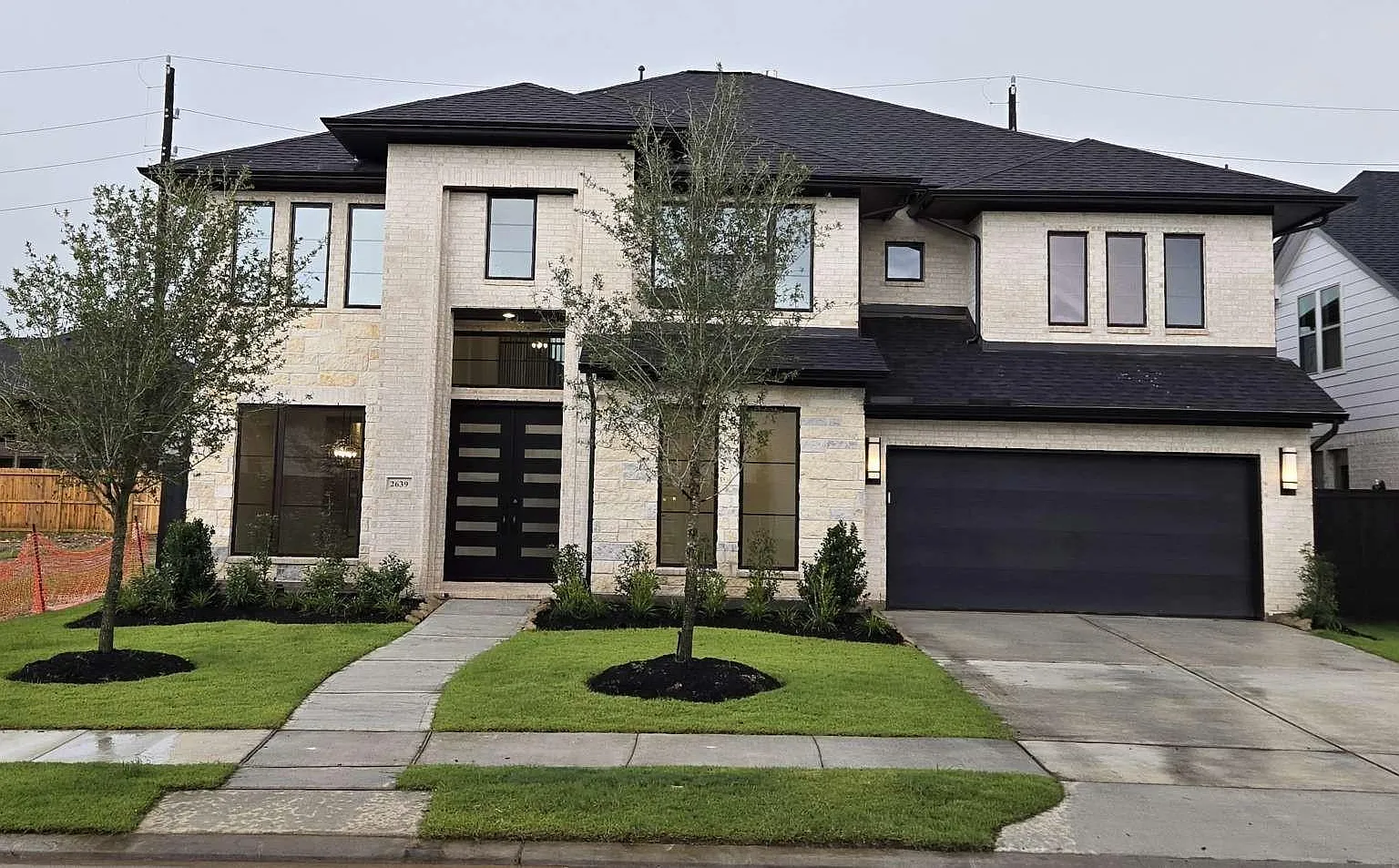 5 bed, 4.5 bath, 3905 sqft, $4,300 — Photo 2