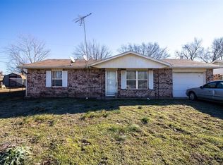 1006 N 3rd St, Okemah, OK 74859