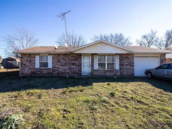 1006 N 3rd St, Okemah, OK 74859