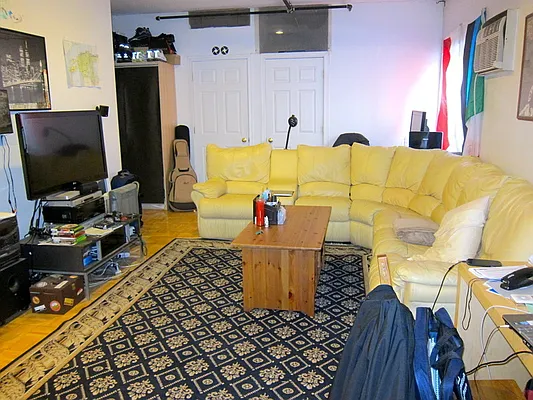 Rented by Chartwell Manhattan Realty | media 7