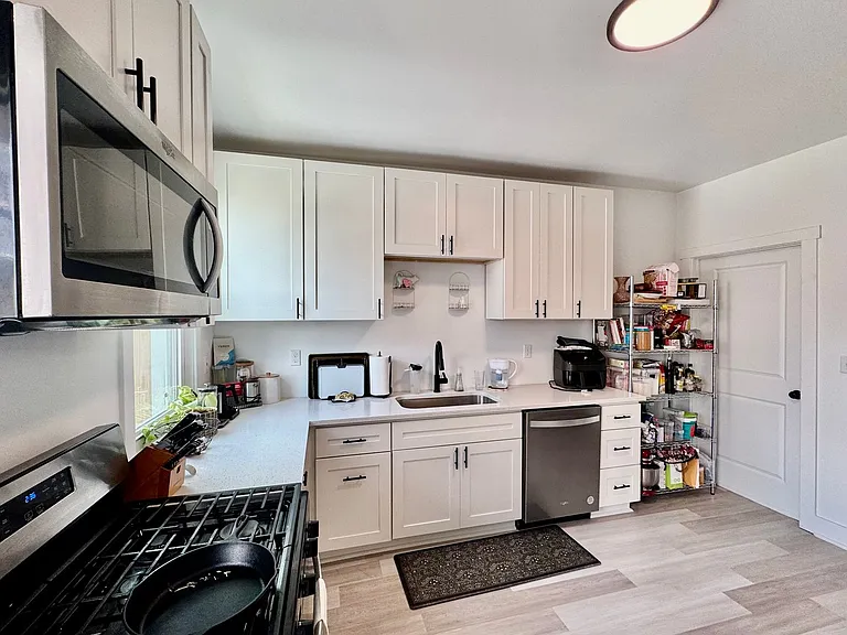 227 Ella St — Photo 8