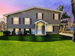 9 Robs Ln, Sharon, MA 02067