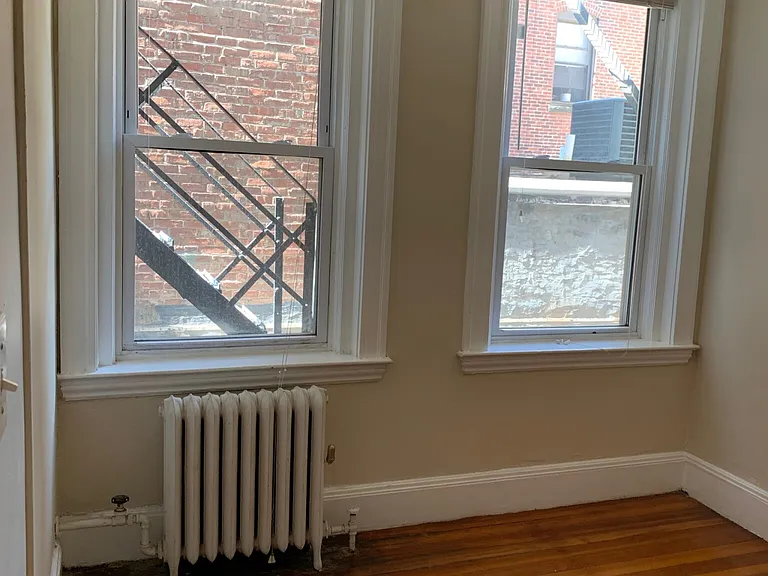 220 Hanover St #3 — Photo 35
