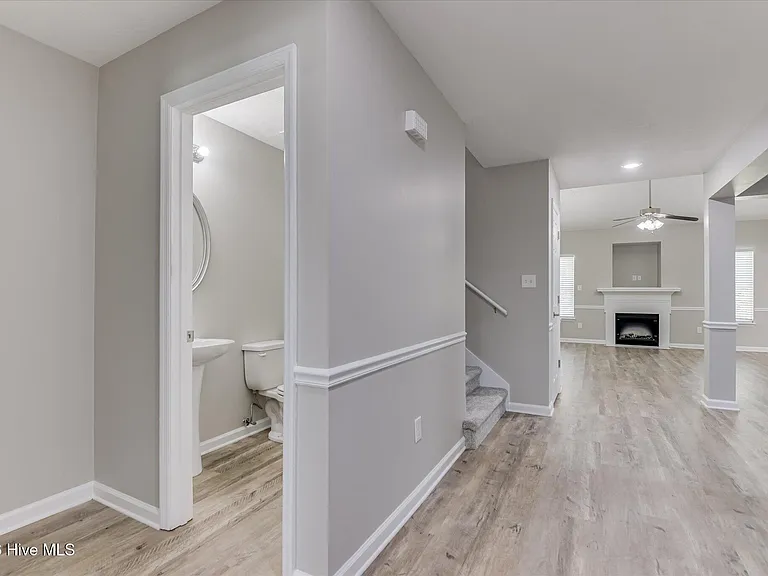 7604 Pleasantville Way — Photo 12