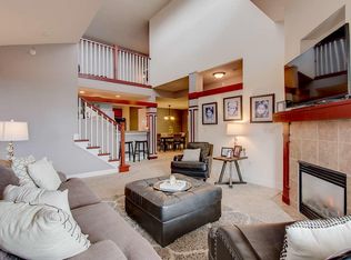 15271 Library Ln, New Berlin, WI 53151