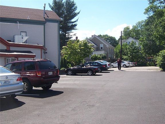 4th image of 68 Taunton Ave