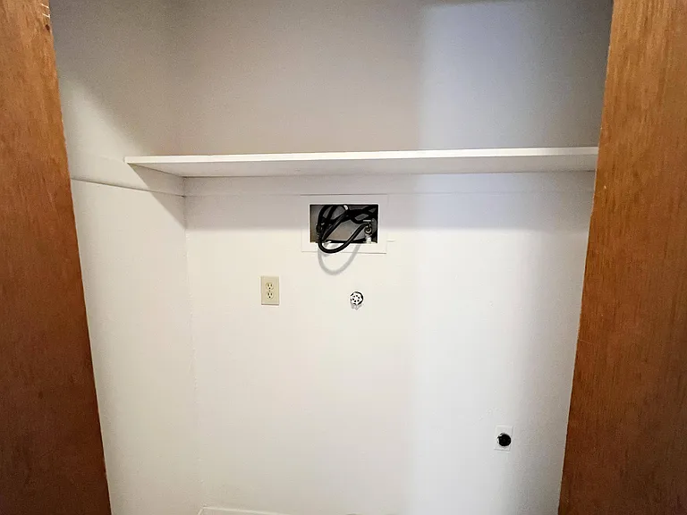 Four Worlds Apartments — Photo 42
