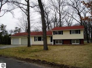 816 Calvin Dr, Traverse City, MI 49686