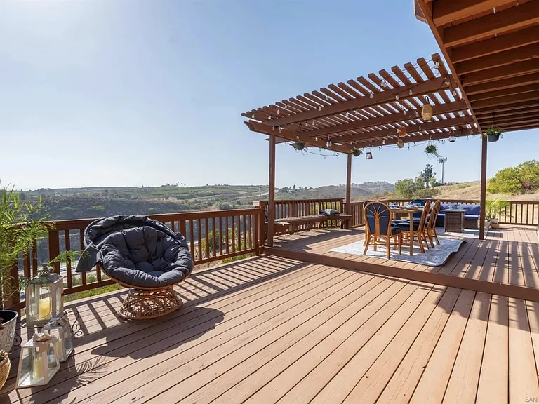 Palos Verdes Dr — Photo 25