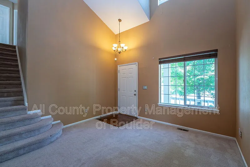 4 bed, 4.0 bath, 2100 sqft, $3,350 — Photo 4