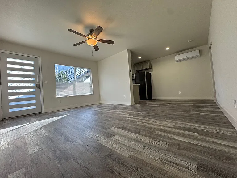 4553 Texas St — Photo 23