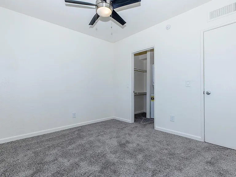 1 bed 1 bath [large]