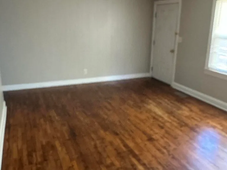 135 Willis Ave — Photo 7