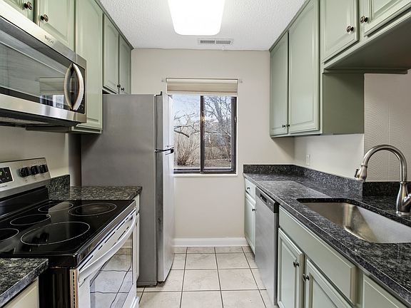 5th image of 2103 Melrose Dr APT A
