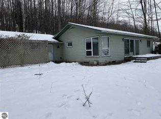 605 S French Rd, Lake Leelanau, MI 49653