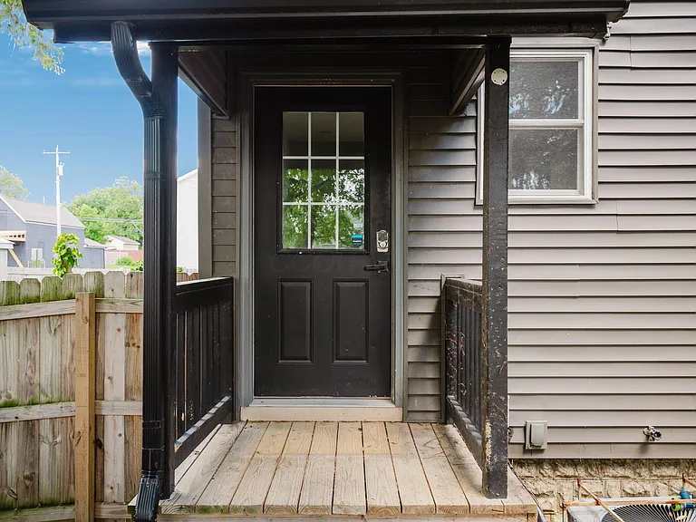 719 S 17th St — Photo 34