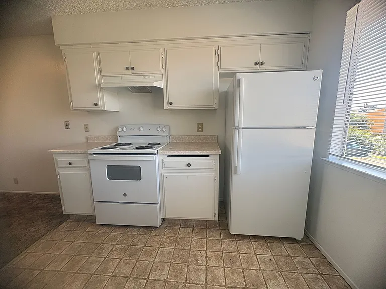 1590 Alfred Way — Photo 18