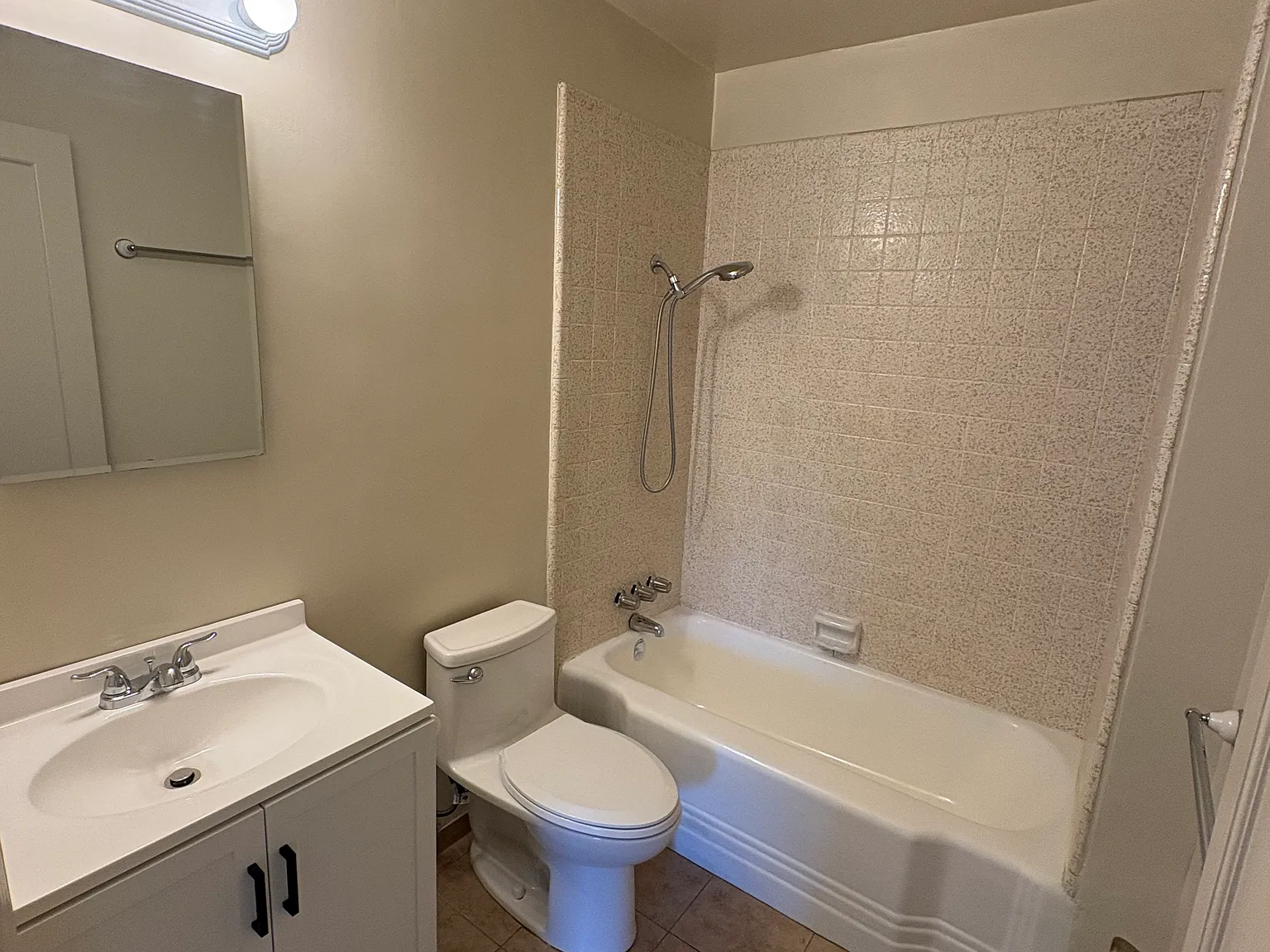 2 bed, 760 sqft, $2,000 — Photo 4