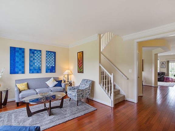 3rd image of 8 Catawba Manor Ct