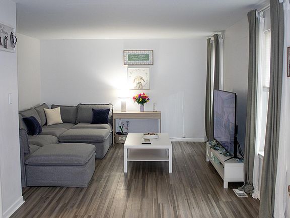 2nd image of 21 Shoreline Rd