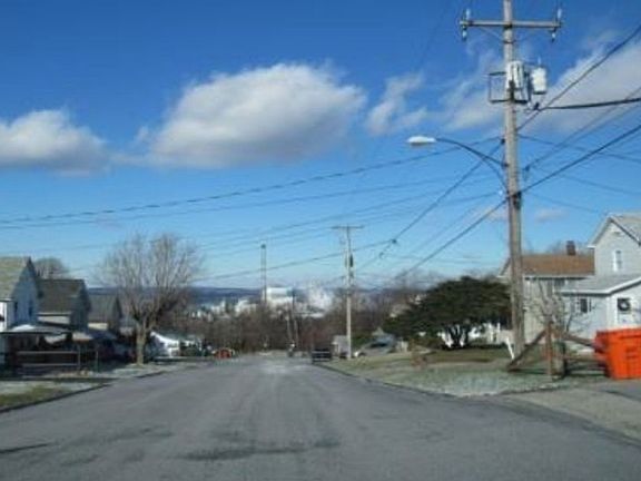 Exterior Neighborhood (street photo)