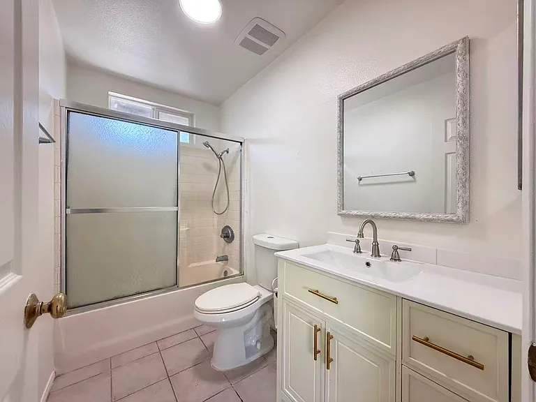 138 S Walnut Ave #B — Photo 3