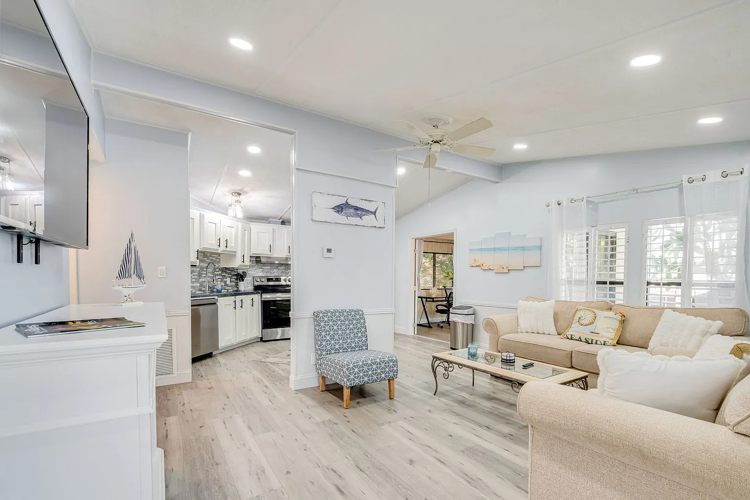 3 bed, 1.0 bath, 904 sqft, $2,281 — Photo 2