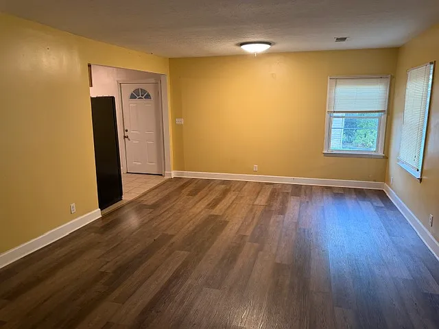 4 bed, 1230 sqft, $2,000 — Photo 3