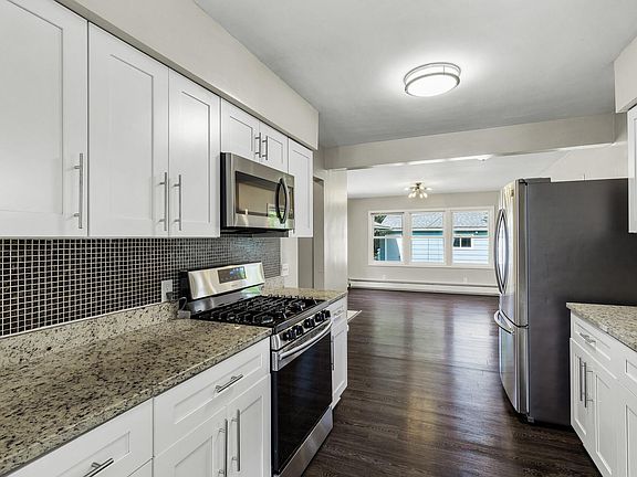 4th image of 3316 39th Ave S