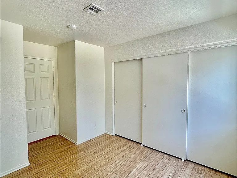5042 Rainbow Blvd #106 — Photo 14