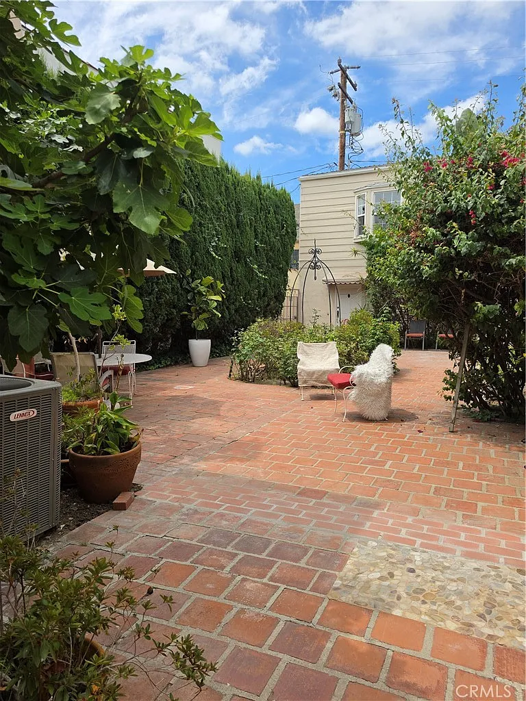 2 bed, 1300 sqft, $5,000 — Photo 4