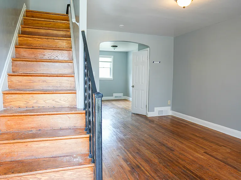 833 E Cold Spring Ln — Photo 6