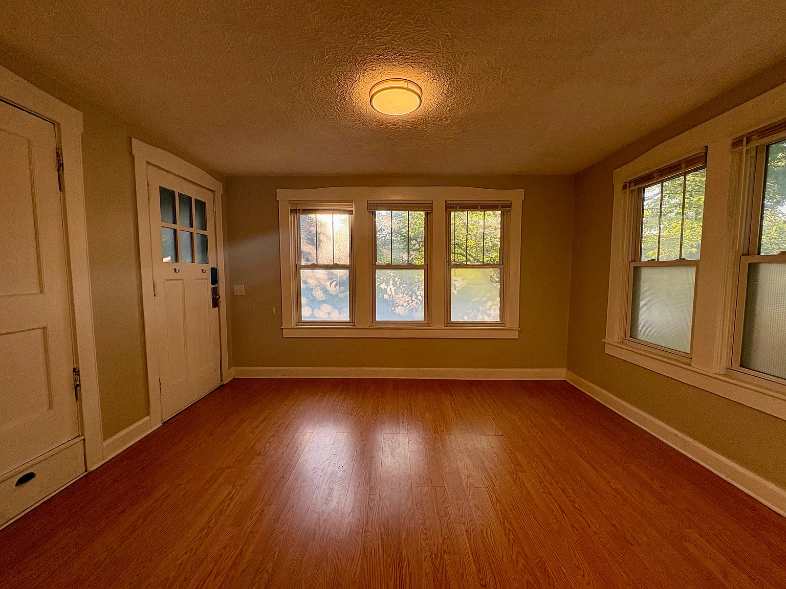 3 bed, $1,775 — Photo 2