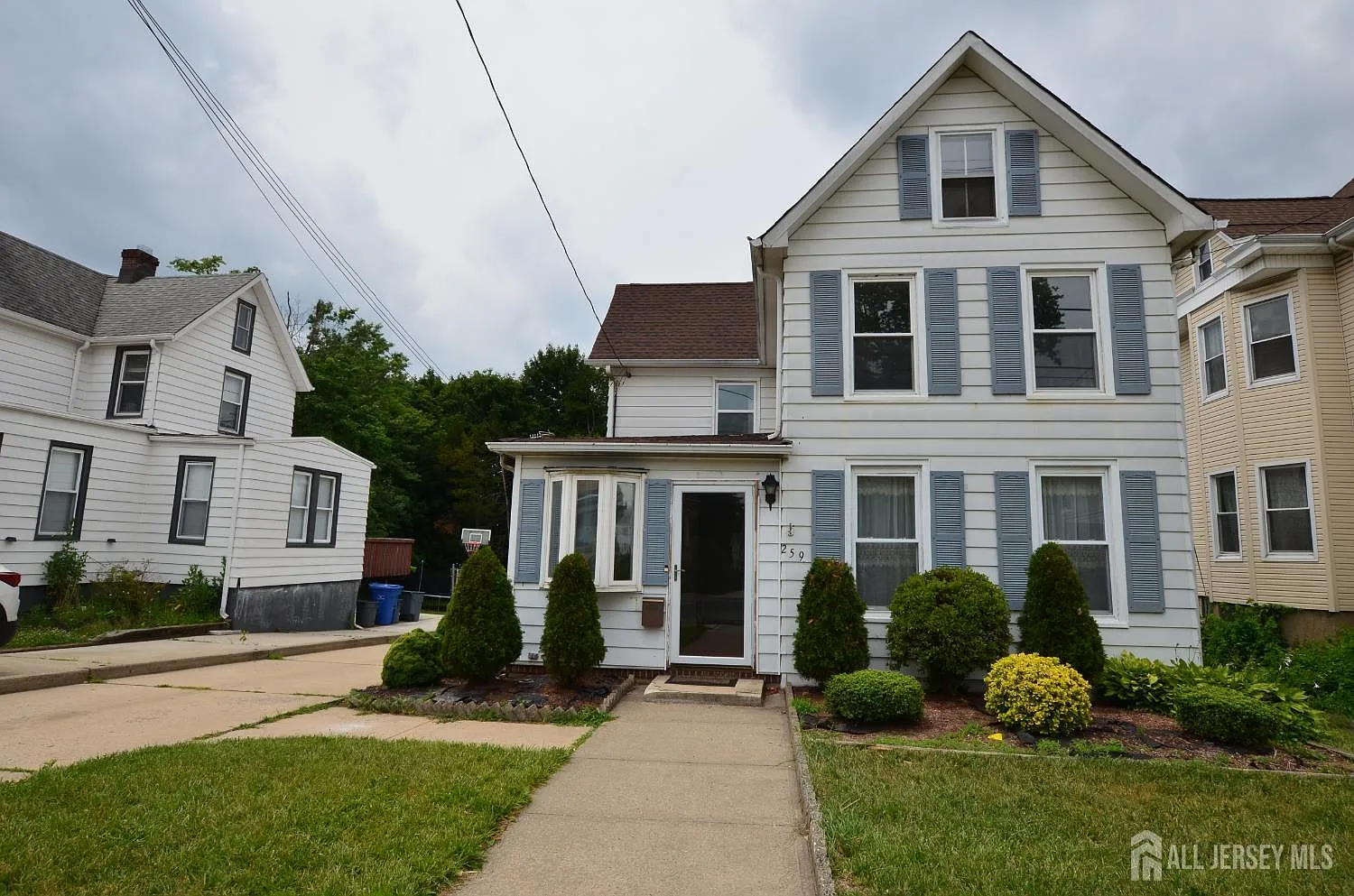 4 bed, 2.0 bath, $3,300 — Photo 3