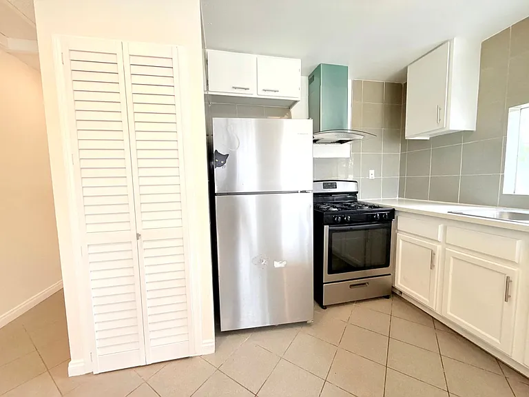 5440 - 5442 Lemon Grove Av — Photo 7