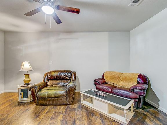 4th image of 1112 Alvarado St