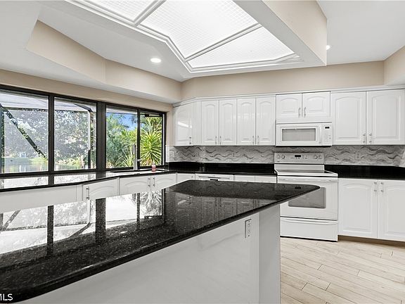 3rd image of 12331 Oak Brook Ct