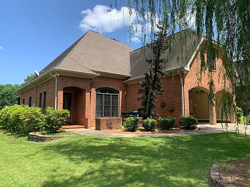 2172 N Donahue Dr Photo 1