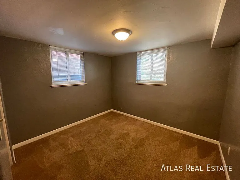 1833 N Hooker St — Photo 11