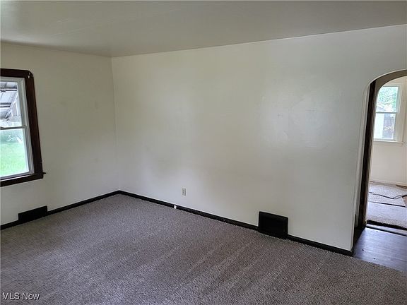 3rd image of 732 Wilbur Ave