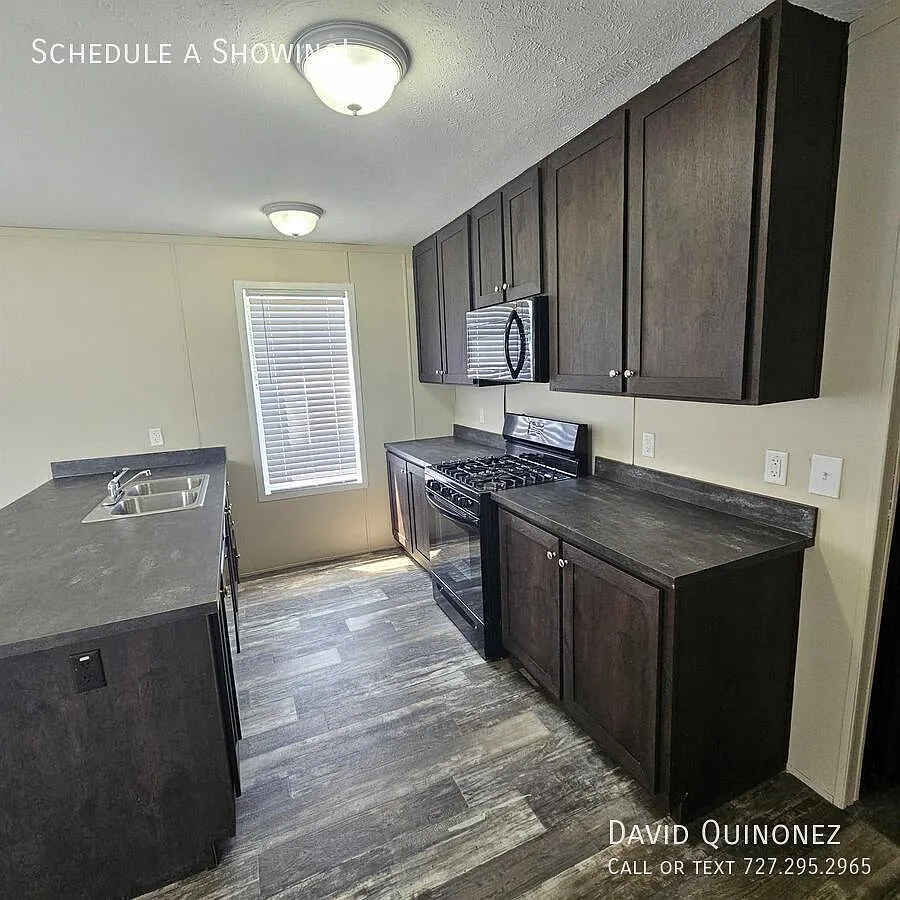 2737 W Washington Ctr — Photo 1
