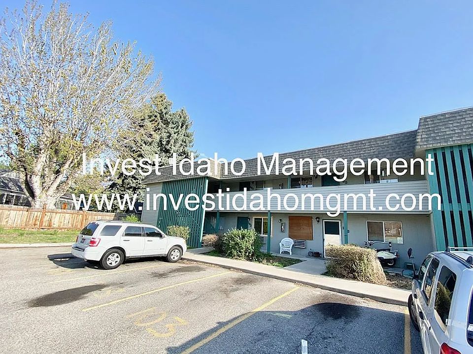 1st image of 1057 W Melrose St APT 207