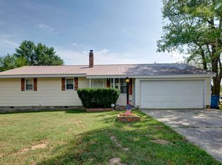 712 E Chestnut St, Bolivar, MO 65613