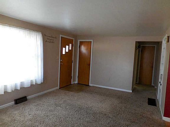 5th image of 119 W Lyndhurst St