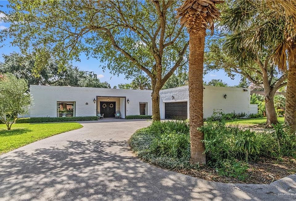 1st image of 218 Palm Valley Dr W