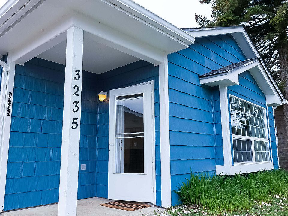 1st image of 3235 NW Quay Dr