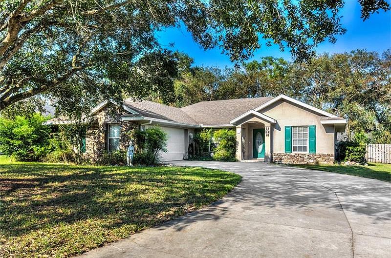 1st image of 954 Club Hills Dr