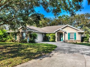 954 Club Hills Dr, Eustis, FL 32726